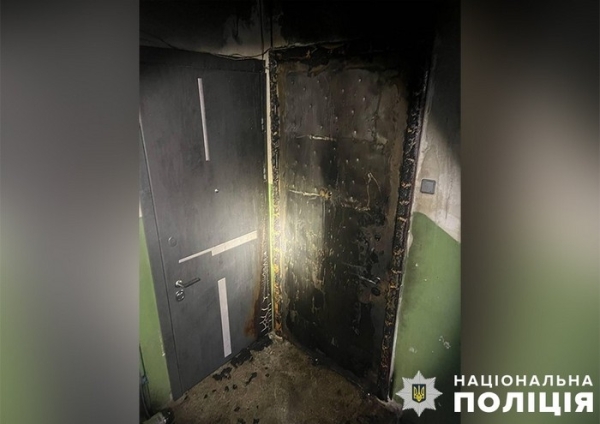 У Києві чоловік підпалив двері квартири жінки, з якою раніше мав стосунки